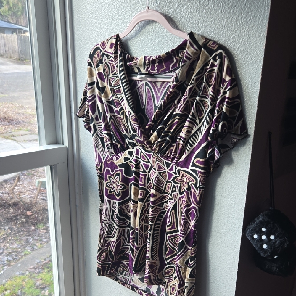 Stylish Women's Geometric Patterend Top Size Large